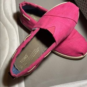 Gently used size y4 hot pink toms.